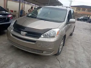 Toyota Sienna 2004 Gold