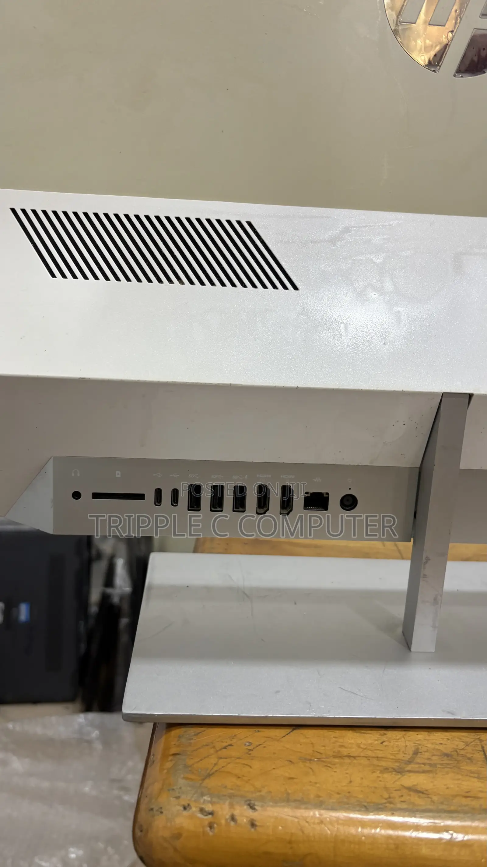 Desktop Computer HP Pavilion 24 8GB AMD Ryzen 5 HDD 1T