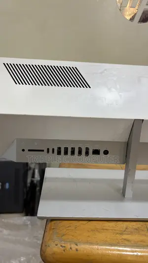 Desktop Computer HP Pavilion 24 8GB AMD Ryzen 5 HDD 1T