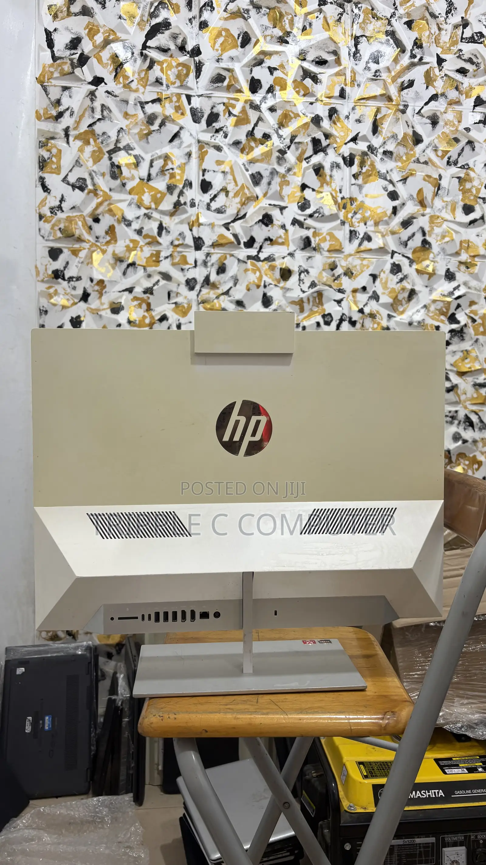 Desktop Computer HP Pavilion 24 8GB AMD Ryzen 5 HDD 1T