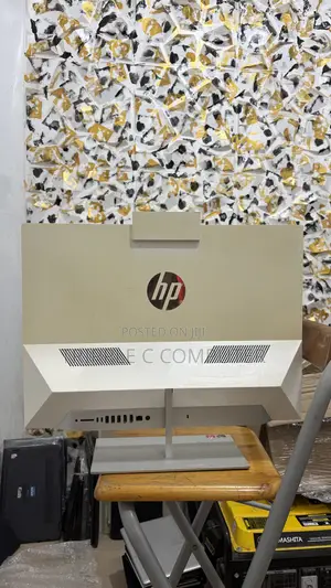 Desktop Computer HP Pavilion 24 8GB AMD Ryzen 5 HDD 1T