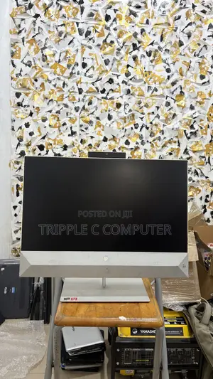 Desktop Computer HP Pavilion 24 8GB AMD Ryzen 5 HDD 1T