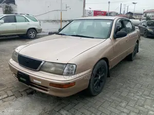 Toyota Avalon 1997 Gold