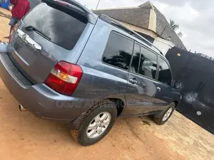 Toyota Highlander V6 2005 Blue
