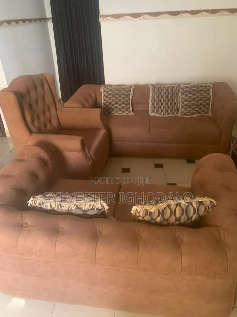 6 Seater Executive Sofa  With Throw Pillows