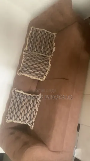 6 Seater Executive Sofa  With Throw Pillows