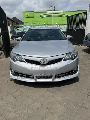Toyota Camry SE 4dr Sedan (2.5L 4cyl 6A) 2012 Silver