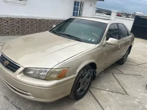 Toyota Camry 2000 Gold