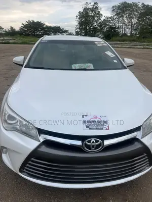 Toyota Camry XLE 4dr Sedan (2.5L 4cyl 6A) 2015 White