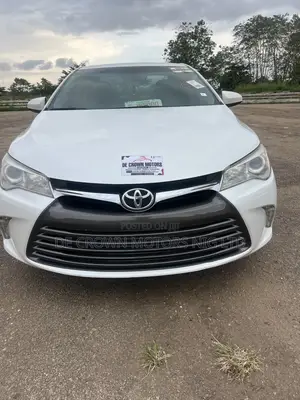 Toyota Camry XLE 4dr Sedan (2.5L 4cyl 6A) 2015 White