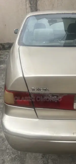 Toyota Camry Automatic 1999 Gold
