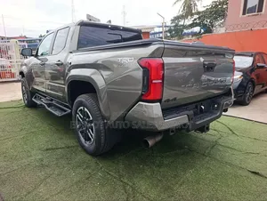 Toyota Tacoma SR5 Double Cab 5' Bed AT 2024 Green