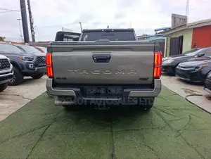Toyota Tacoma SR5 Double Cab 5' Bed AT 2024 Green