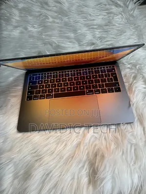 Laptop Apple MacBook Pro 2017 16GB Intel Core i7 SSD 256GB