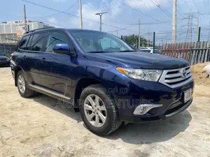Toyota Highlander SE 2012 Blue