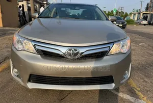 Toyota Camry LE 4dr Sedan w/Prod. End 11/13 (2.5L 4cyl 6A) 2014 Gold