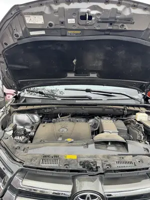 Toyota Highlander XLE 4x4 V6 (3.5L 6cyl 8A) 2018 Gray