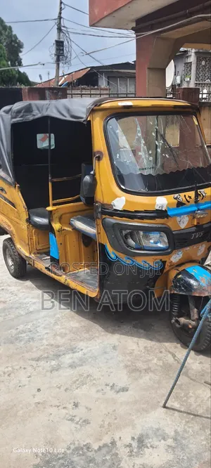TVS King Cargo 2023 Yellow