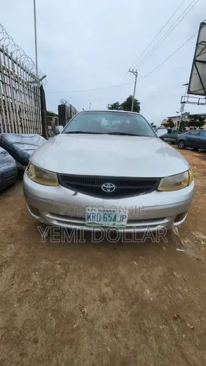 Toyota IST 2000 Silver