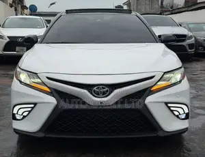 Toyota Camry XSE FWD 2020 White