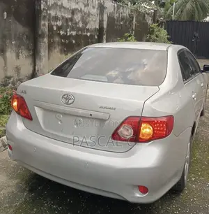 Toyota Corolla Base 4dr Sedan (1.8L 4cyl 5M) 2010 Silver