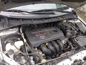 Toyota Corolla Base 4dr Sedan (1.8L 4cyl 5M) 2010 Silver