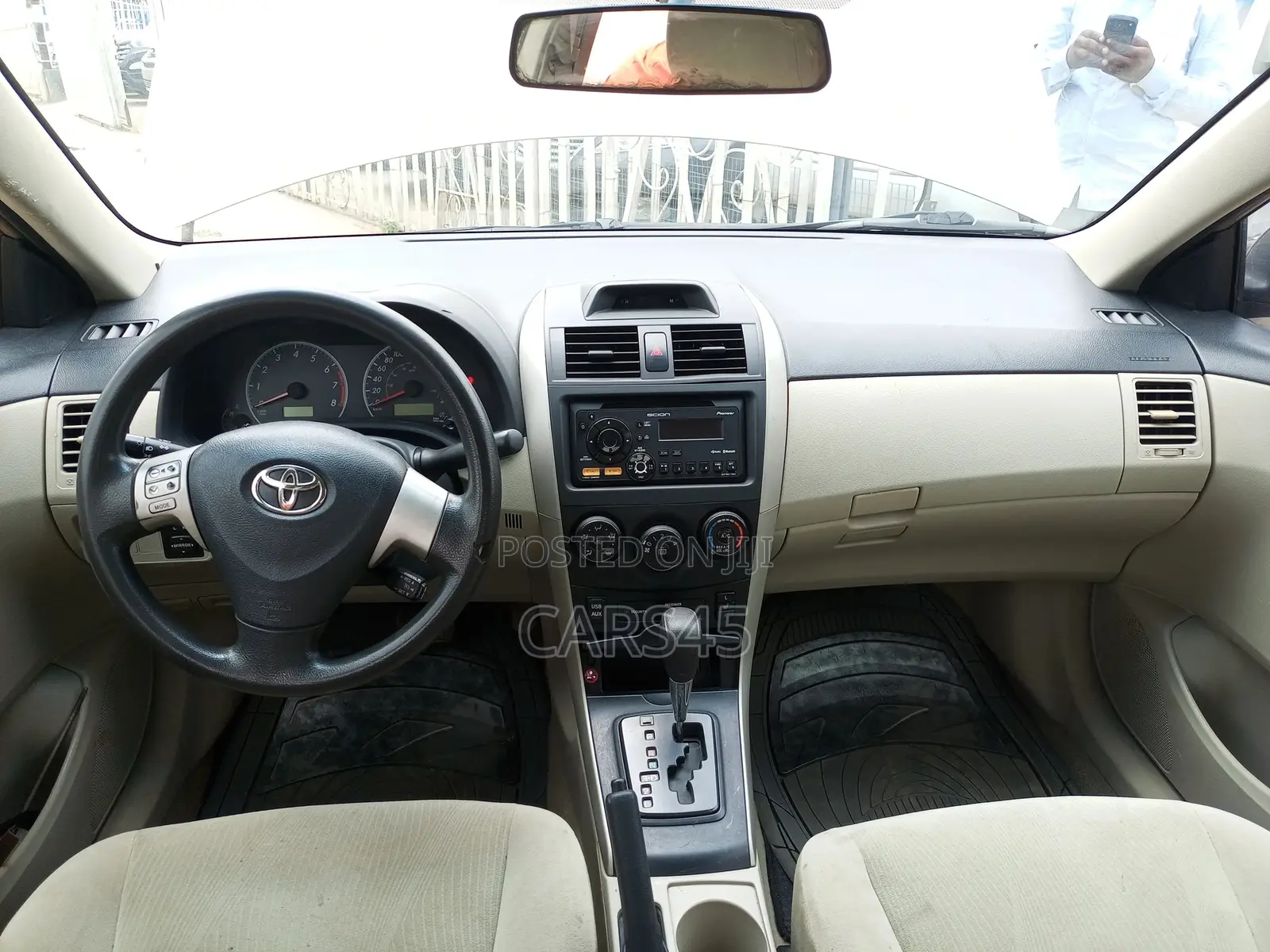 Toyota Corolla 2012 Gold