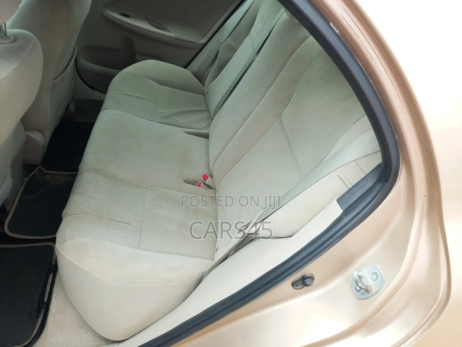 Toyota Corolla 2012 Gold