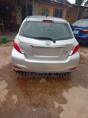Toyota Yaris 2010 Gold