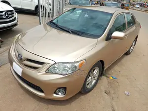 Toyota Corolla 2012 Gold