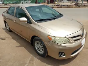 Toyota Corolla 2012 Gold