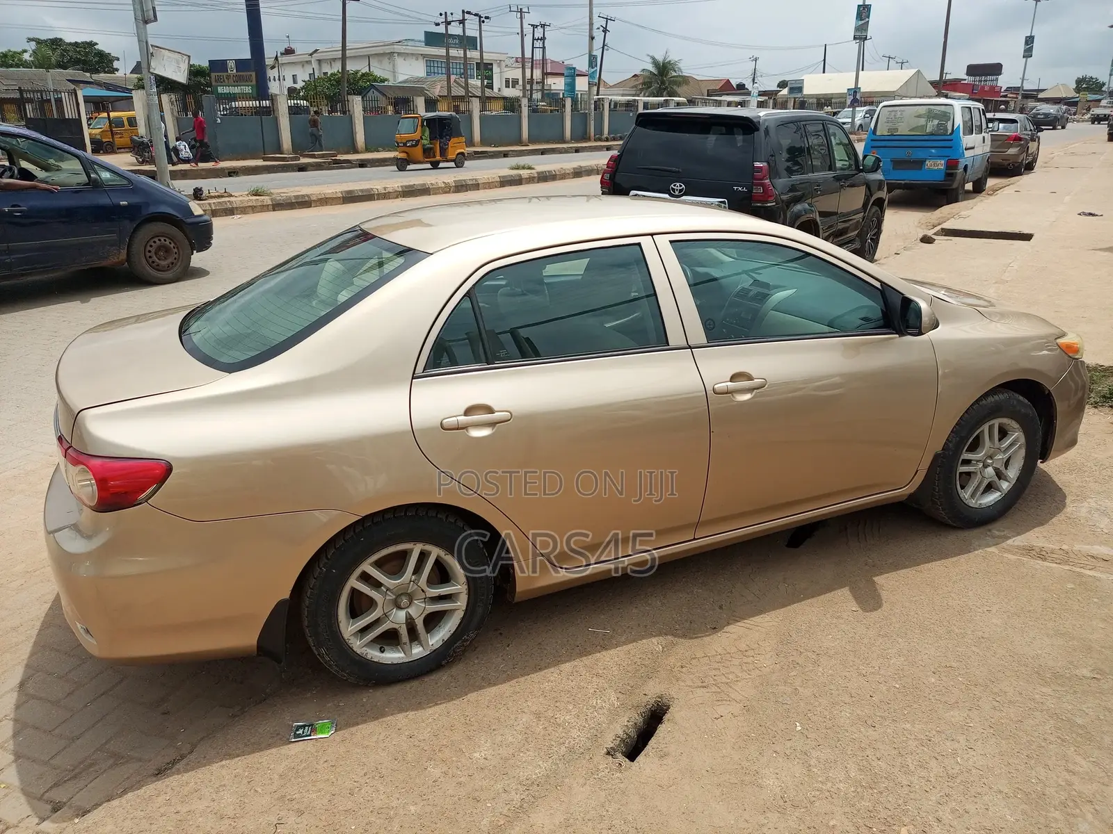 Toyota Corolla 2012 Gold