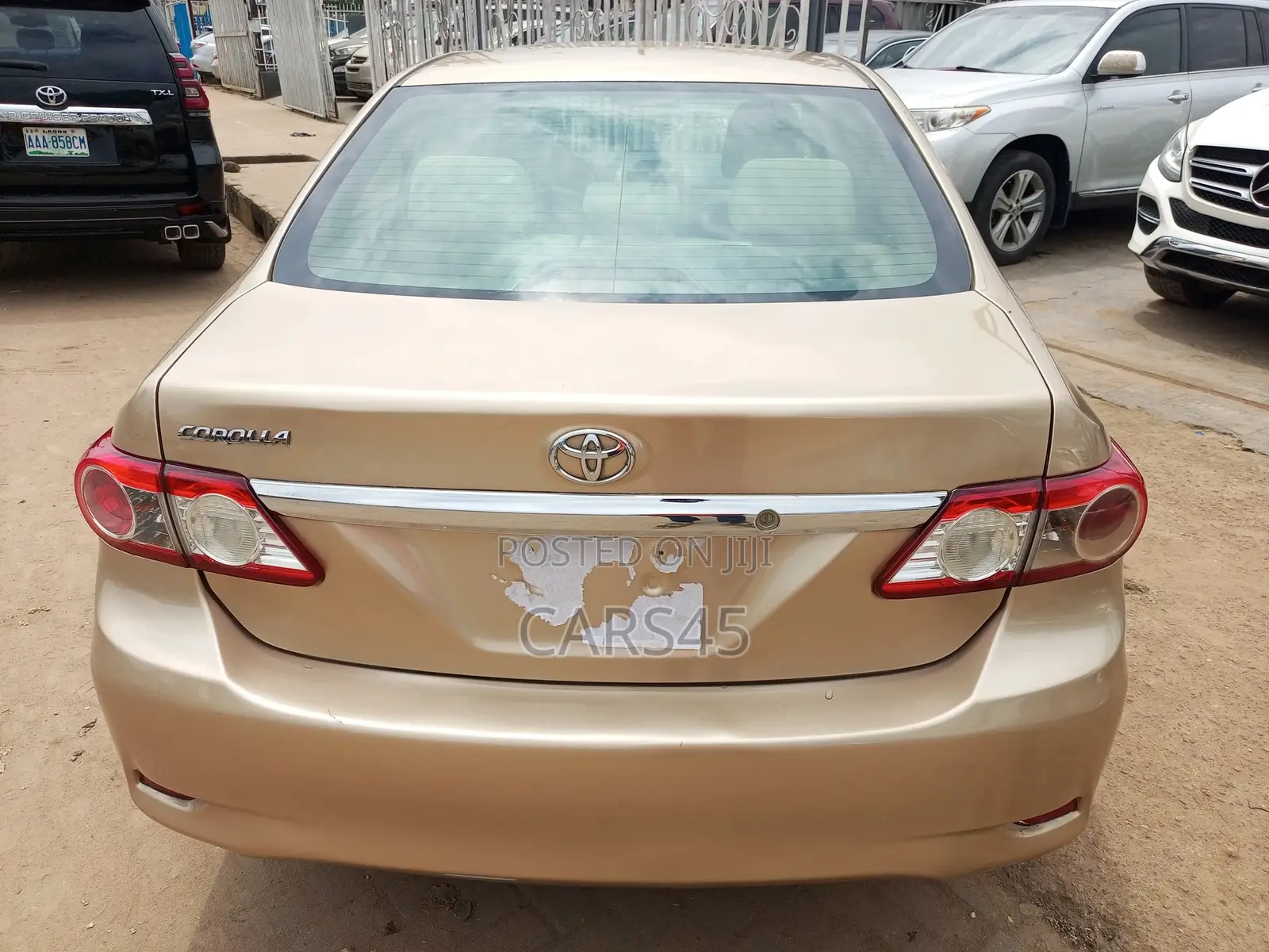 Toyota Corolla 2012 Gold