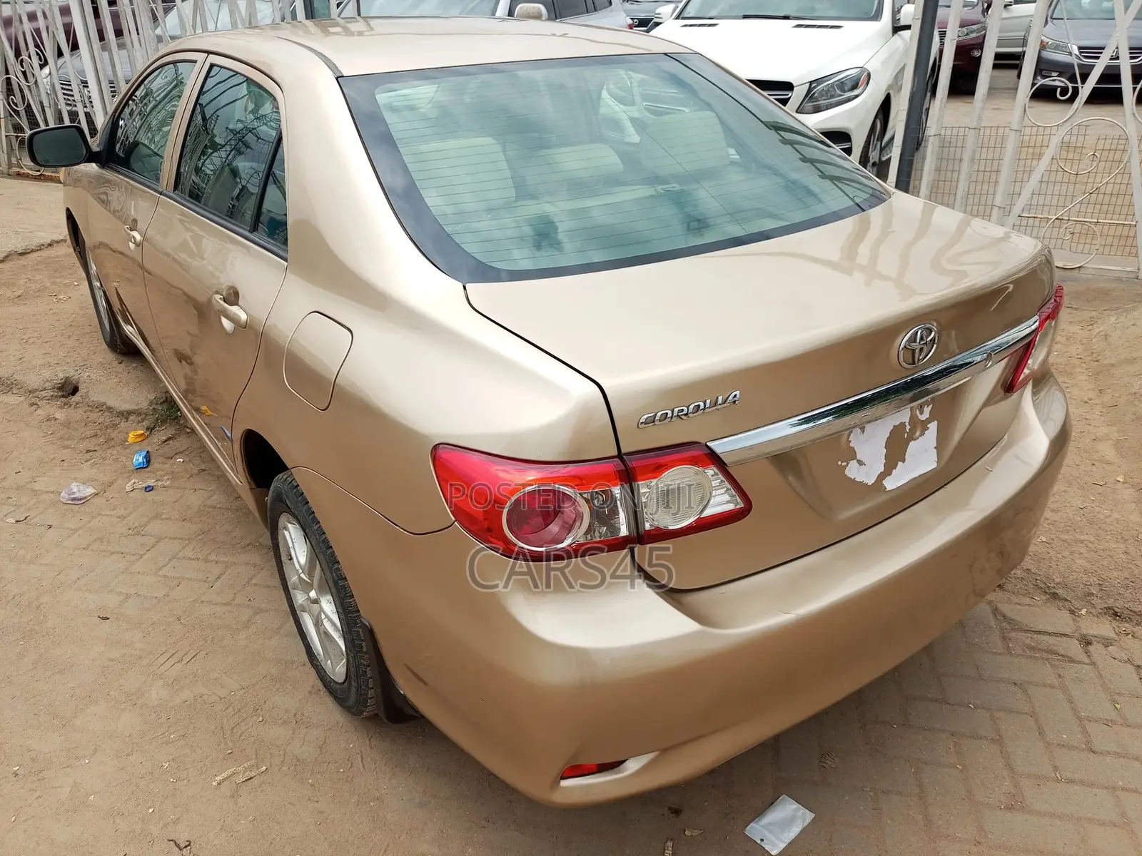 Toyota Corolla 2012 Gold