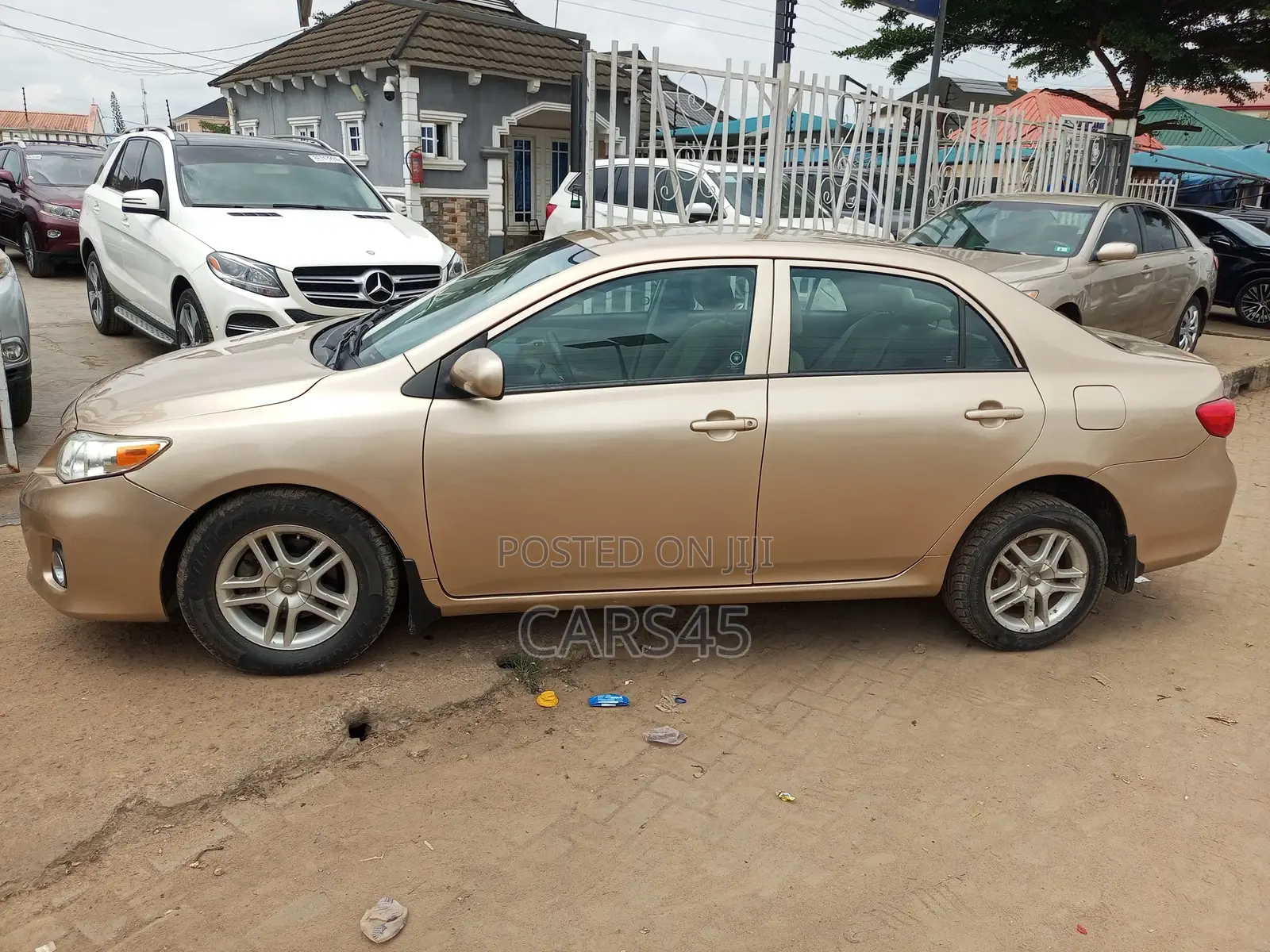 Toyota Corolla 2012 Gold