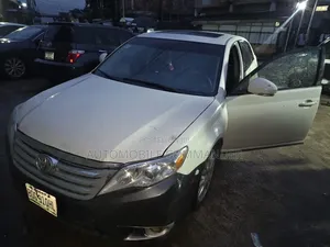 Toyota Avalon 2011 White