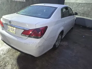 Toyota Avalon 2011 White
