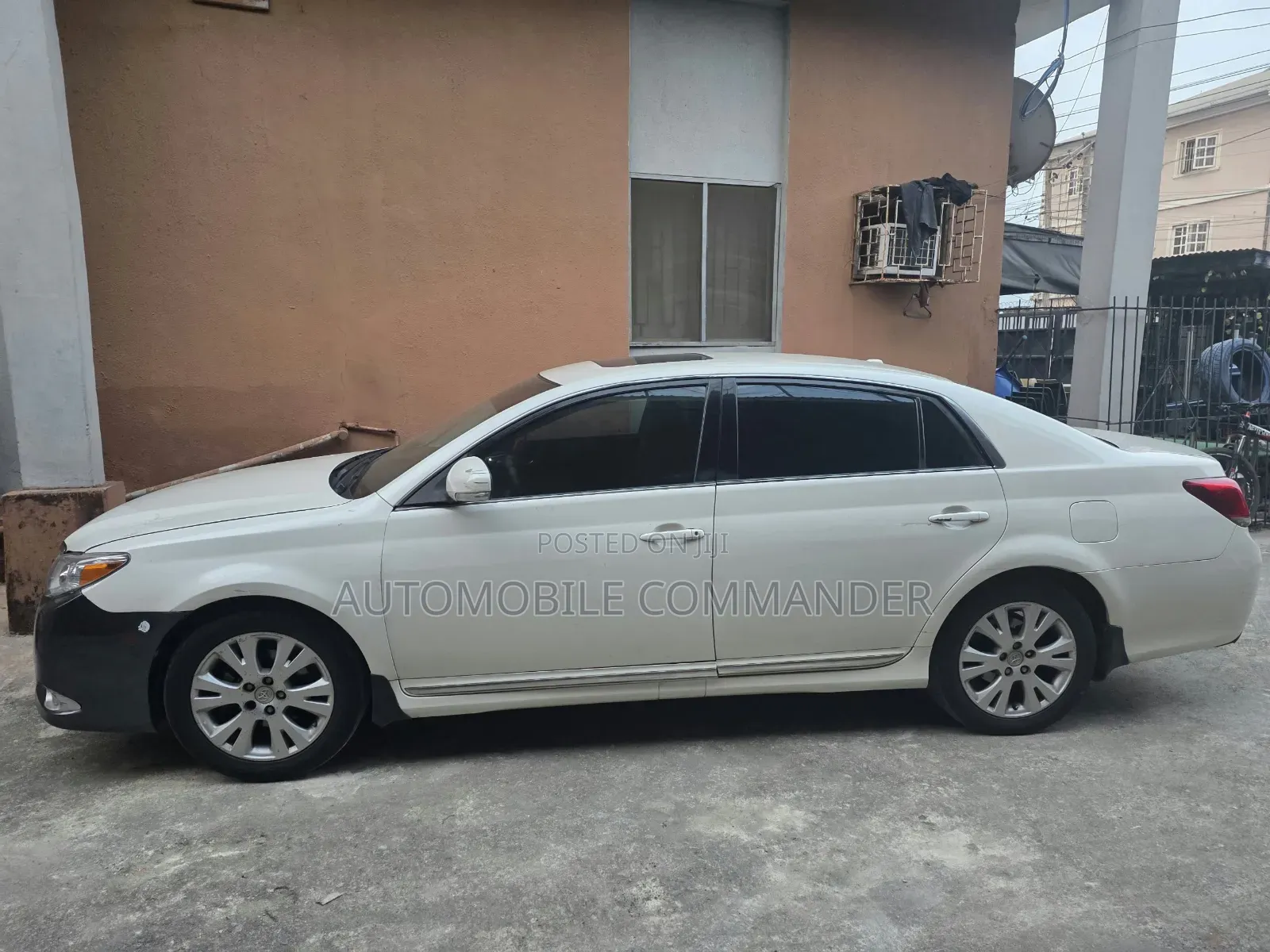Toyota Avalon 2011 White