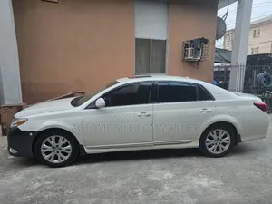 Toyota Avalon 2011 White