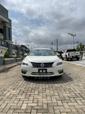 Nissan Altima 3.5 S 4dr Sedan (3.5L 6cyl CVT) 2014 White