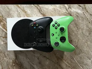 Xbox Series S 512GB + 2 Controllers- Clean Condition