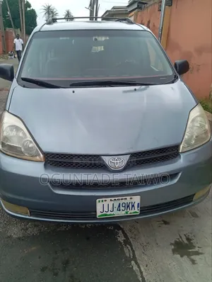 Toyota Sienna 2004 Blue