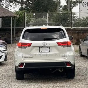 Toyota Highlander Limited 2019 White