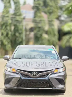 Toyota Camry SE FWD (2.5L 4cyl 8AM) 2018 Gray