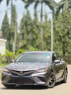 Toyota Camry SE FWD (2.5L 4cyl 8AM) 2018 Gray