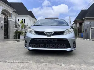 Toyota Sienna SE Premium (3.5L 6cyl 8A) 2018 Silver