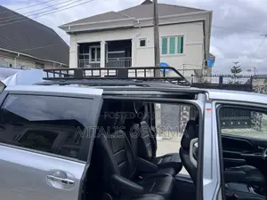 Toyota Sienna SE Premium (3.5L 6cyl 8A) 2018 Silver