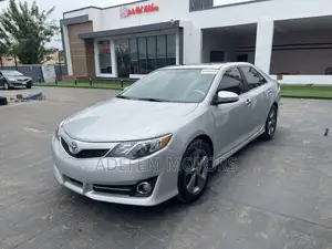 Toyota Camry SE 4dr Sedan (3.5L 6cyl 6A) 2014 Silver