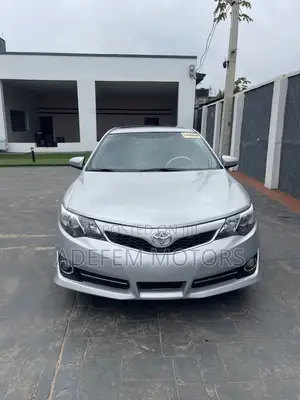 Toyota Camry SE 4dr Sedan (3.5L 6cyl 6A) 2014 Silver