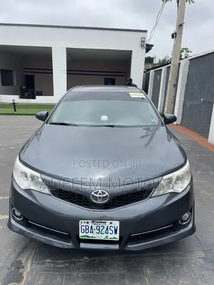 Toyota Camry SE 4dr Sedan (2.5L 4cyl 6A) 2013 Gray